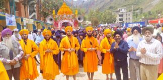 ਬੜੂ ਸਾਹਿਬ ਵਿਖੇ ਵਿਸਾਖੀ ਮੌਕੇ ਵਿਸ਼ਾਲ ਨਗਰ ਕੀਰਤਨ ਸਜਾਏ,ਫੌਜੀ ਬੈਡ ਅਤੇ ਗਤਕਾ ਟੀਮ ਨੇ ਸੰਗਤਾਂ ਨੂੰ ਵਿਖਾਏ ਅਦਭੁੱਤ ਜੌਹਰ